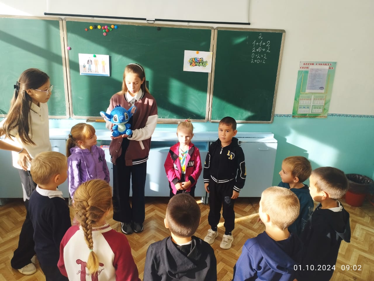 1 октября в КГУ Волошинская средняя школа, фракция самопознания и счастья ,совместно с психологом школы, провели классный час с элементами  тренинга &quot; Добротой согретые сердца&quot;