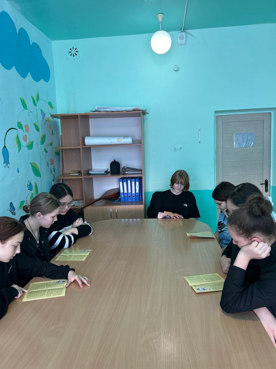 «Волошинка орта мектебі» КММ-де 9-11 сынып қыздарымен «Ерте жүктіліктің алдын алу» атты дөңгелек үстел өтті.