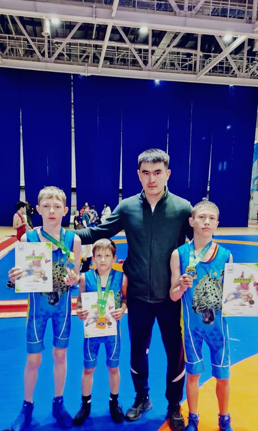 4 мая учащиеся нашей школы,  поучаствовали в областном  чемпионате   лиги &quot;Жас палуан&quot; по греко-римской борьбе  в г. Петропавловск и заняли следующие места: Пархомчук Александр 1 место весовой 38 кг; Моисеев Матвей  1 место весовой 26 кг; Понамаренко Дани