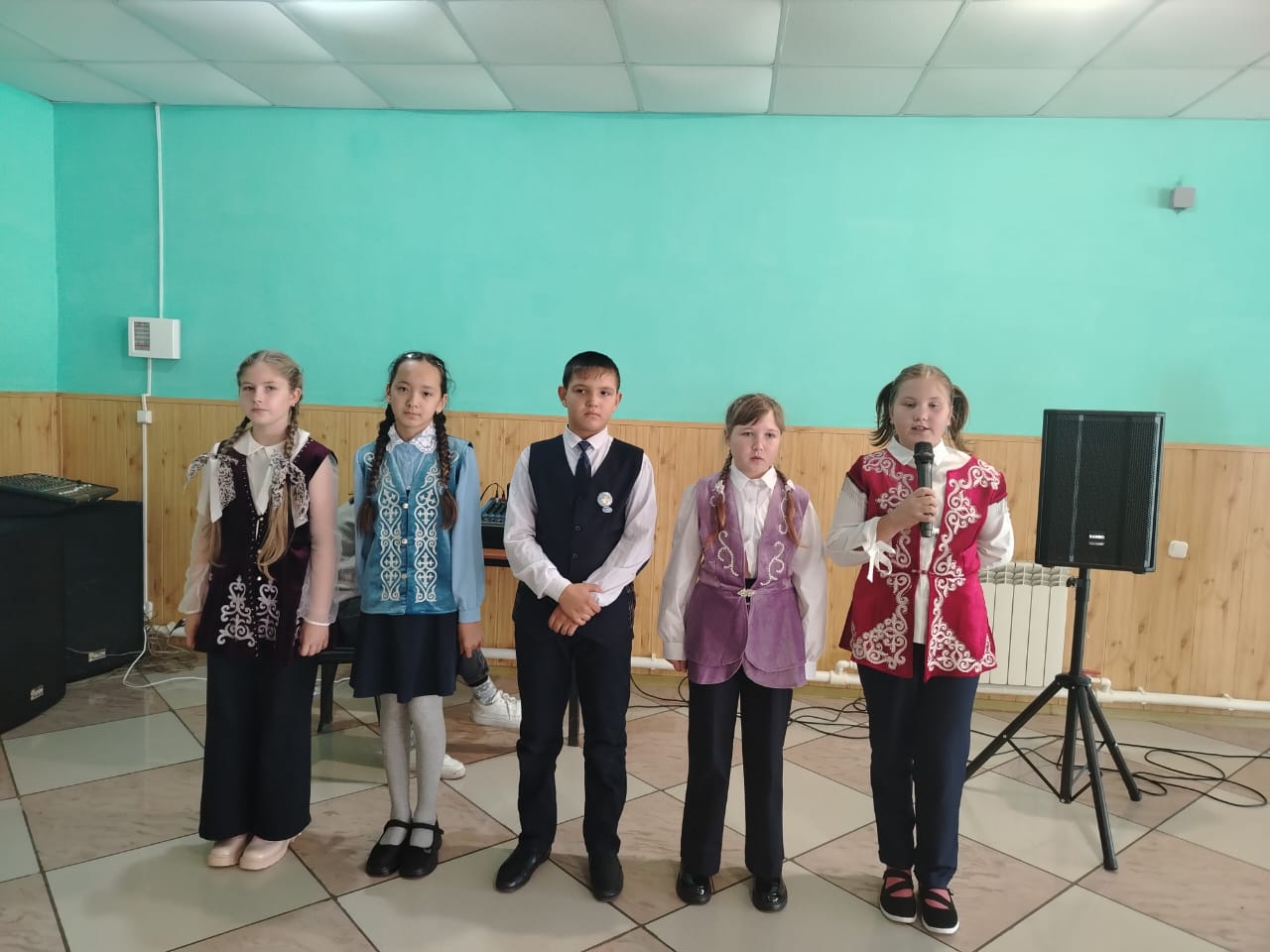 Қарттар күнін мерекелеу аясында Волошинка ауылдық округінің зейнеткерлері үшін іс-шара ұйымдастырылды, онда &quot;Волошинка орта мектебі&quot; КММ оқушылары белсенді қатысты.