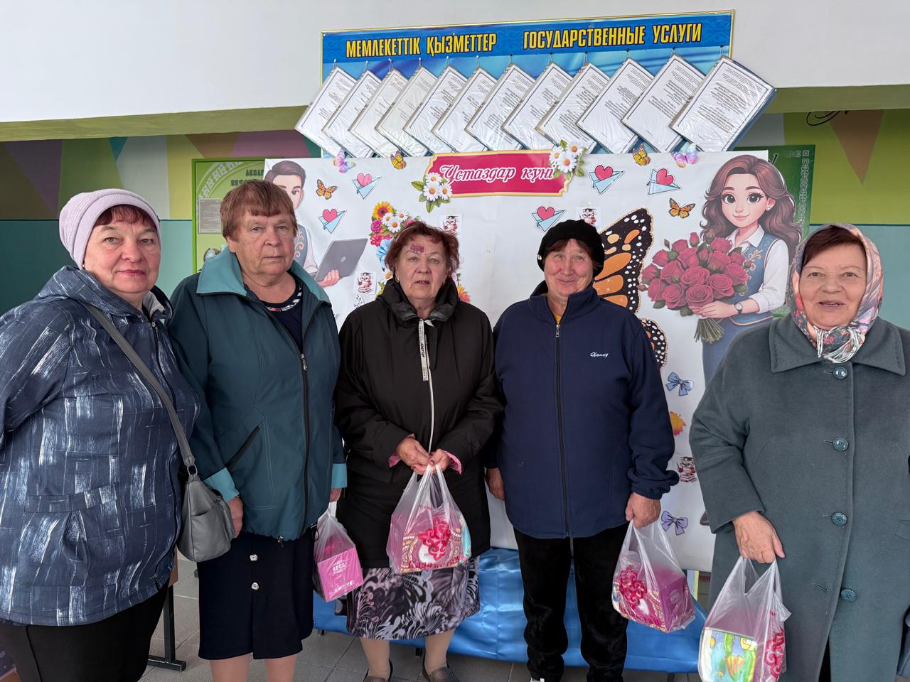 Біз құрметті ардагерлерімізге мектептің дамуына және балаларға білім беруге қосқан үлесі үшін алғыс айтамыз.
