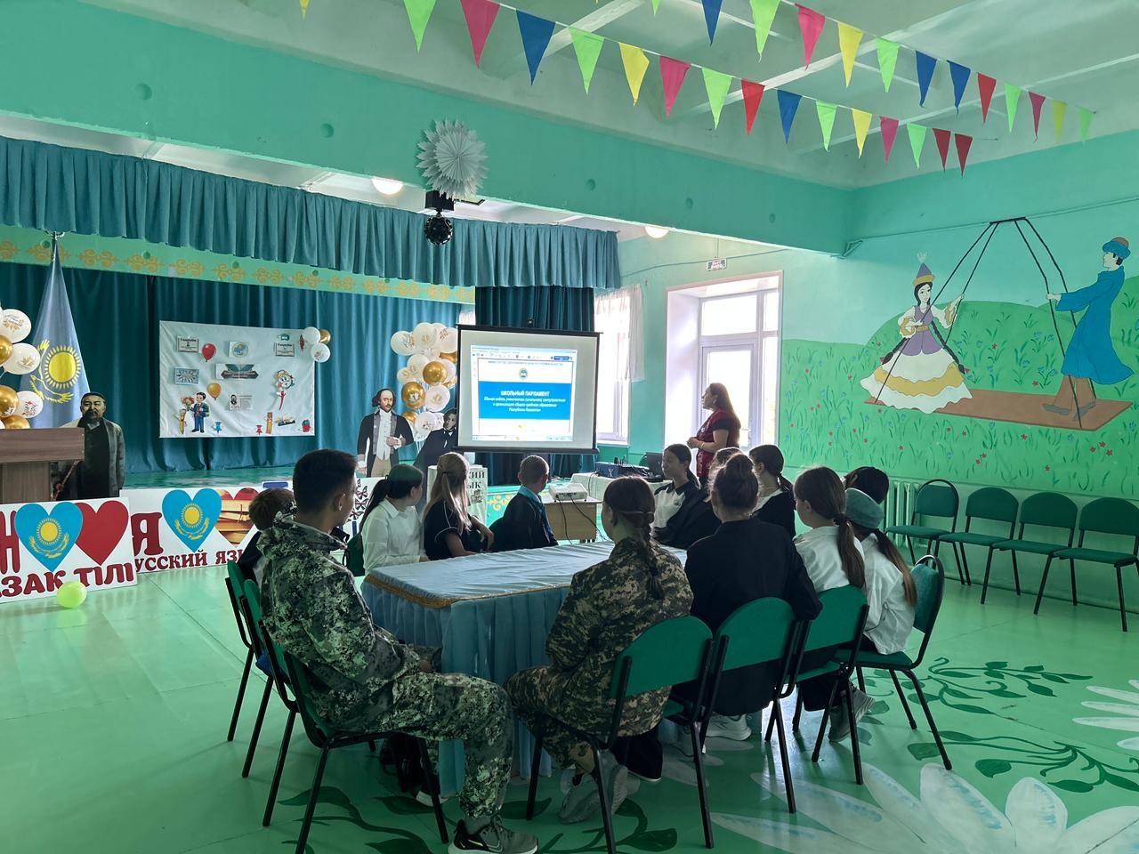 Бүгін біздің мектепте маңызды оқиға – мектеп Парламентінің отырысы өтті, онда қазан айына арналған іс-шаралар жоспарлары белсенді талқыланып, бекітілді. 