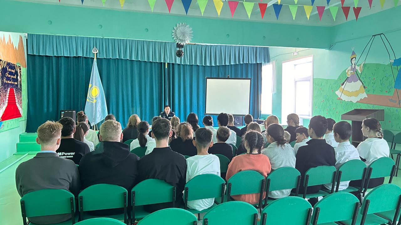 В рамках реализации программы «Адал азамат» по концепции «Закон и порядок» согласно плану в КГУ «Волошинская средняя школа» состоялось открытие месячника правового воспитания.